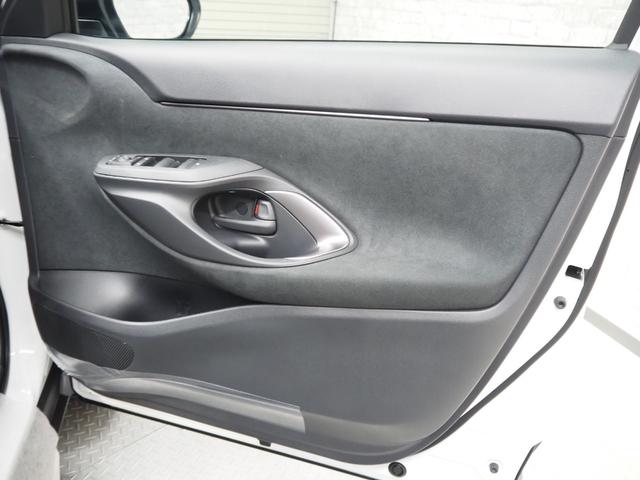 ヤリスクロス ハイブリッドＺ　登録済未使用車　禁煙車　純正ＳＤナビ　パノラミックビュー　セーフティセンス　Ａハイビーム　クリアランスソナー　レーダークルーズ　ＥＴＣ２．０　スマートキー２個　ハーフレザー　前席シートヒーター　ステアリングヒーター　純正フロアマット（24枚目）