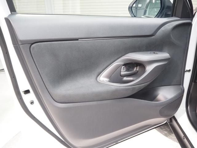 ヤリスクロス ハイブリッドＺ　登録済未使用車　禁煙車　純正ＳＤナビ　パノラミックビュー　セーフティセンス　Ａハイビーム　クリアランスソナー　レーダークルーズ　ＥＴＣ２．０　スマートキー２個　ハーフレザー　前席シートヒーター　ステアリングヒーター　純正フロアマット（25枚目）