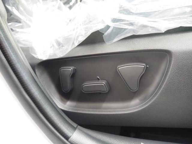 ヤリスクロス ハイブリッドＺ　登録済未使用車　禁煙車　純正ＳＤナビ　パノラミックビュー　セーフティセンス　Ａハイビーム　クリアランスソナー　レーダークルーズ　ＥＴＣ２．０　スマートキー２個　ハーフレザー　前席シートヒーター　ステアリングヒーター　純正フロアマット（28枚目）