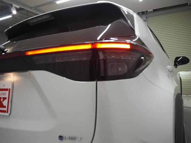 ヤリスクロス ハイブリッドZ モデリスタフルエアロ 登録済未使用車 禁煙車 純正DAナビ パノラミックビューモニター セーフティセンス クリアランスソナー Aハイビーム ETC2.0 スマートキー2個 ステアリングヒーター ハーフレザー 前席シートヒーター 運転席電動シート(12枚目)