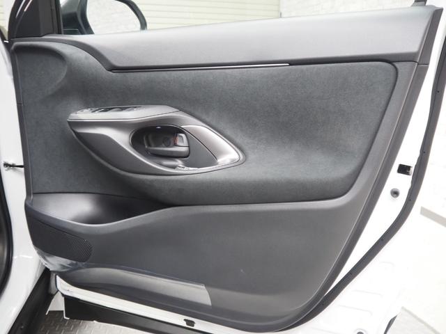 ヤリスクロス ハイブリッドZ モデリスタフルエアロ 登録済未使用車 禁煙車 純正DAナビ パノラミックビューモニター セーフティセンス クリアランスソナー Aハイビーム ETC2.0 スマートキー2個 ステアリングヒーター ハーフレザー 前席シートヒーター 運転席電動シート(26枚目)