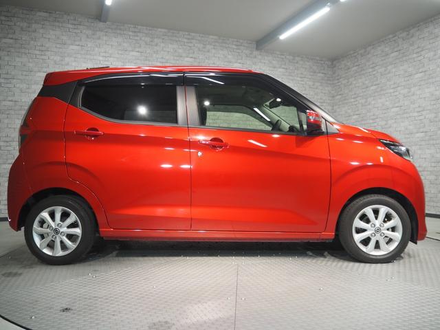 デイズ Ｘ　ワンオーナー　禁煙車　純正ＳＤナビ　エマージェンシーブレーキ　インテリジェントアラウンドビューモニター　車線逸脱警報　ＶＤＣ　ソナー　純正ドラレコ　アイドリングストップ　スマートキー　ベンチシート　フロアマット　ドアバイザー　Ａライト（2枚目）