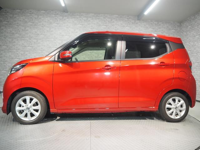 デイズ Ｘ　ワンオーナー　禁煙車　純正ＳＤナビ　エマージェンシーブレーキ　インテリジェントアラウンドビューモニター　車線逸脱警報　ＶＤＣ　ソナー　純正ドラレコ　アイドリングストップ　スマートキー　ベンチシート　フロアマット　ドアバイザー　Ａライト（7枚目）