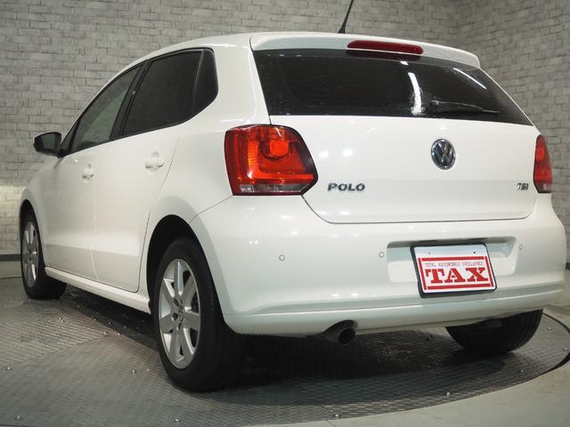 ポロ ＴＳＩコンフォートライン　禁煙車　社外ナビ　キセノンライト　ＥＴＣ　キーレス　スペアキー　リアソナー　純正１５インチアルミ　保証書　記録簿　取説有（4枚目）