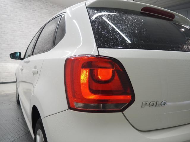 ポロ ＴＳＩコンフォートライン　禁煙車　社外ナビ　キセノンライト　ＥＴＣ　キーレス　スペアキー　リアソナー　純正１５インチアルミ　保証書　記録簿　取説有（12枚目）