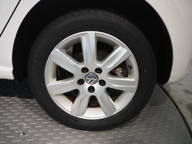 ポロ ＴＳＩコンフォートライン　禁煙車　社外ナビ　キセノンライト　ＥＴＣ　キーレス　スペアキー　リアソナー　純正１５インチアルミ　保証書　記録簿　取説有（21枚目）