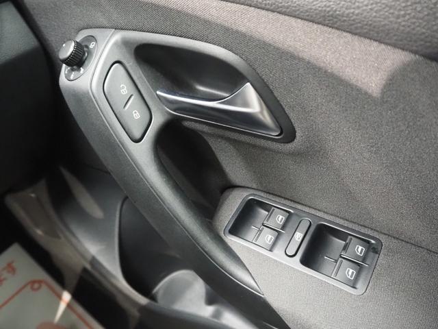 ポロ ＴＳＩコンフォートライン　禁煙車　社外ナビ　キセノンライト　ＥＴＣ　キーレス　スペアキー　リアソナー　純正１５インチアルミ　保証書　記録簿　取説有（36枚目）