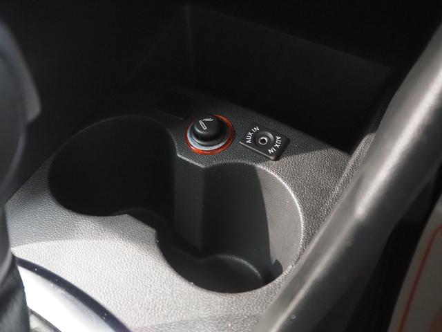 ポロ ＴＳＩコンフォートライン　禁煙車　社外ナビ　キセノンライト　ＥＴＣ　キーレス　スペアキー　リアソナー　純正１５インチアルミ　保証書　記録簿　取説有（39枚目）