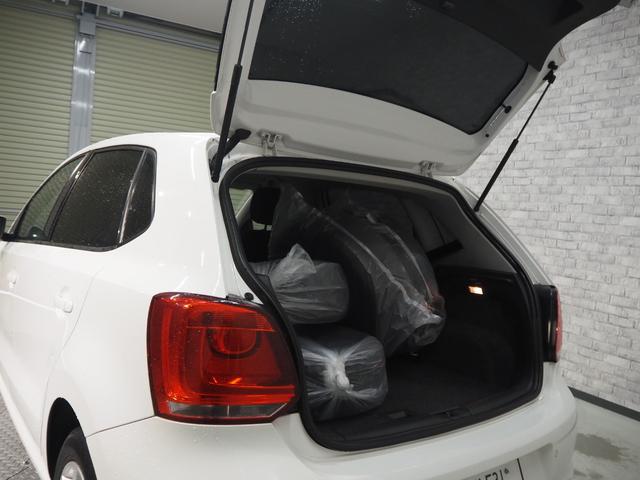 ポロ ＴＳＩコンフォートライン　禁煙車　社外ナビ　キセノンライト　ＥＴＣ　キーレス　スペアキー　リアソナー　純正１５インチアルミ　保証書　記録簿　取説有（41枚目）