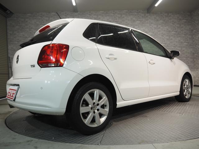 ポロ ＴＳＩコンフォートライン　禁煙車　社外ナビ　キセノンライト　ＥＴＣ　キーレス　スペアキー　リアソナー　純正１５インチアルミ　保証書　記録簿　取説有（42枚目）