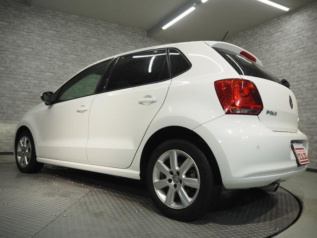 ポロ ＴＳＩコンフォートライン　禁煙車　社外ナビ　キセノンライト　ＥＴＣ　キーレス　スペアキー　リアソナー　純正１５インチアルミ　保証書　記録簿　取説有（43枚目）