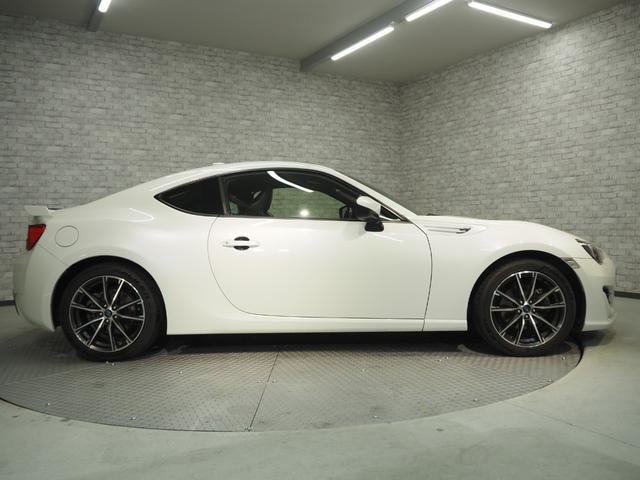 ＢＲＺ Ｓ　禁煙車　ＳＴＩマフラー・タワーバー　純正ＳＤナビ　Ｂカメラ　ハーフレザー　トランクスポイラー　前席シートヒーター　クルコン　ＬＥＤアクセサリーライナー　ＥＴＣ　ＣＤ　ＤＶＤ　ＢＴ　ＤＴＶ　純正ドラレコ　純正１７インチＡＷ　スペアキー有り（2枚目）