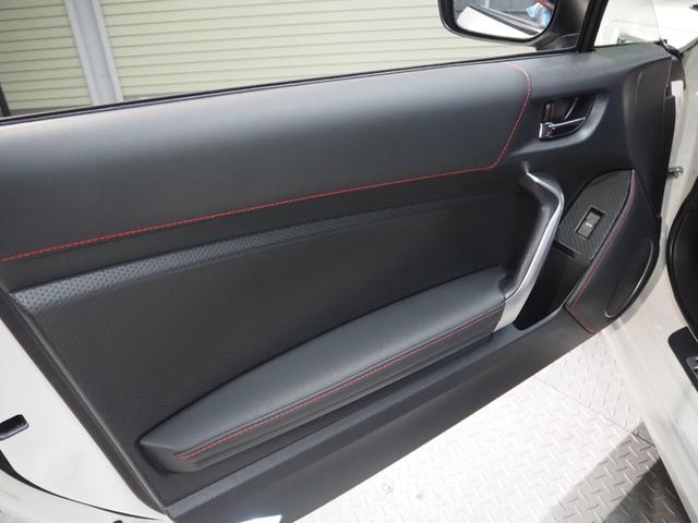 ＢＲＺ Ｓ　禁煙車　ＳＴＩマフラー・タワーバー　純正ＳＤナビ　Ｂカメラ　ハーフレザー　トランクスポイラー　前席シートヒーター　クルコン　ＬＥＤアクセサリーライナー　ＥＴＣ　ＣＤ　ＤＶＤ　ＢＴ　ＤＴＶ　純正ドラレコ　純正１７インチＡＷ　スペアキー有り（28枚目）