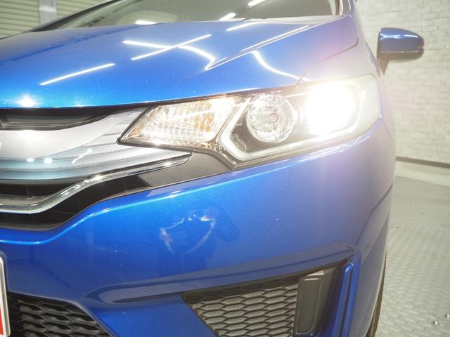 フィット １３Ｇ・Ｌパッケージ　ワンオーナー　禁煙車　社外ＳＤナビ　バックカメラ　ナビ装着用スペシャルパッケージ　Ｆパッケージ　Ｌパッケージ　あんしんパッケージ　ＣＴＢＡ　アームレストコンソール　プライバシーガラス　アイドリングストップ　ドラレコ　ＥＴＣ　スマートキー（11枚目）