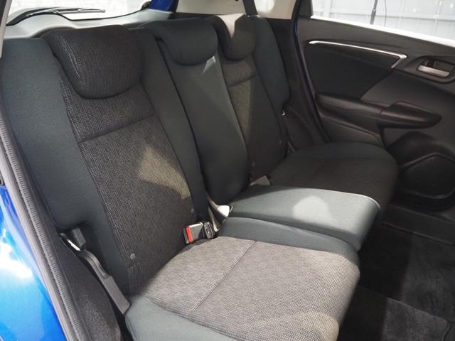 フィット １３Ｇ・Ｌパッケージ　ワンオーナー　禁煙車　社外ＳＤナビ　バックカメラ　ナビ装着用スペシャルパッケージ　Ｆパッケージ　Ｌパッケージ　あんしんパッケージ　ＣＴＢＡ　アームレストコンソール　プライバシーガラス　アイドリングストップ　ドラレコ　ＥＴＣ　スマートキー（29枚目）
