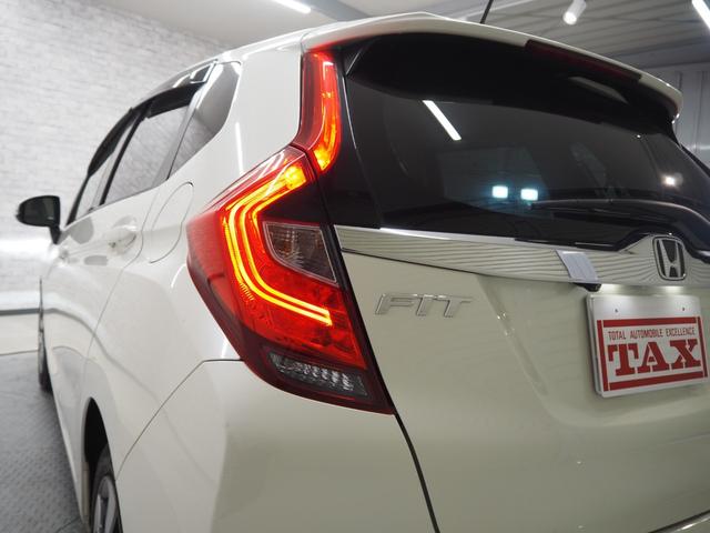 フィットハイブリッド Ｆ　禁煙車　純正ＳＤナビ　Ｂカメラ　禁煙車　純正ＳＤナビ　Ｂカメラ　ホンダセンシング　ＣＭＢＳ　路外逸脱抑制機能　レーダークルーズ　Ｆパッケージ　ＣＤ　ＤＶＤ　ＢＴ　ＤＴＶ　ＥＴＣ　社外前後ドラレコ　ＥＣＯＮ（13枚目）
