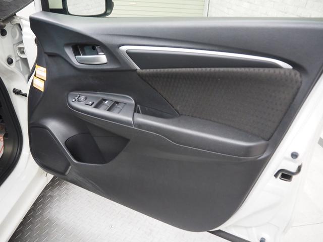 フィットハイブリッド Ｆ　禁煙車　純正ＳＤナビ　Ｂカメラ　禁煙車　純正ＳＤナビ　Ｂカメラ　ホンダセンシング　ＣＭＢＳ　路外逸脱抑制機能　レーダークルーズ　Ｆパッケージ　ＣＤ　ＤＶＤ　ＢＴ　ＤＴＶ　ＥＴＣ　社外前後ドラレコ　ＥＣＯＮ（25枚目）