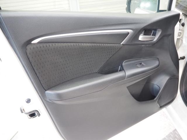 フィットハイブリッド Ｆ　禁煙車　純正ＳＤナビ　Ｂカメラ　禁煙車　純正ＳＤナビ　Ｂカメラ　ホンダセンシング　ＣＭＢＳ　路外逸脱抑制機能　レーダークルーズ　Ｆパッケージ　ＣＤ　ＤＶＤ　ＢＴ　ＤＴＶ　ＥＴＣ　社外前後ドラレコ　ＥＣＯＮ（26枚目）