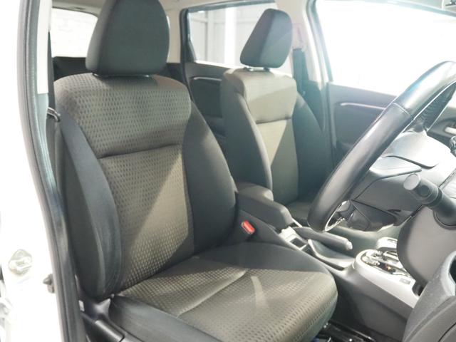 フィットハイブリッド Ｆ　禁煙車　純正ＳＤナビ　Ｂカメラ　禁煙車　純正ＳＤナビ　Ｂカメラ　ホンダセンシング　ＣＭＢＳ　路外逸脱抑制機能　レーダークルーズ　Ｆパッケージ　ＣＤ　ＤＶＤ　ＢＴ　ＤＴＶ　ＥＴＣ　社外前後ドラレコ　ＥＣＯＮ（27枚目）