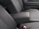 前席アームレスト完備!