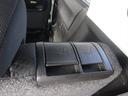 後席肩口にシートアレンジが可能なレバーがついておりますので、ラゲッジスペースからシートアレンジが可能です
