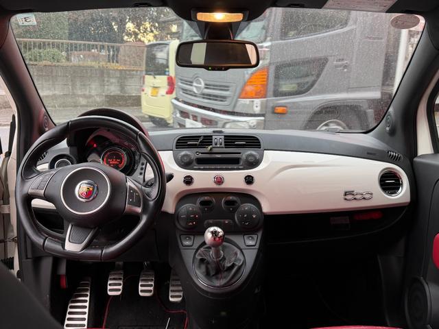 アバルト５００ ベースグレード　左ハンドル　アルミホイール　ＭＴ　ＡＢＳ　ＣＤ　エアコン　パワーステアリング　パワーウィンドウ　運転席エアバッグ　助手席エアバッグ（2枚目）