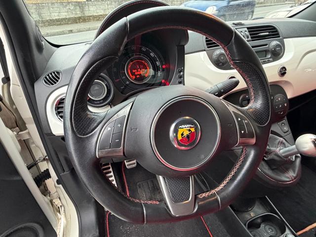 アバルト５００ ベースグレード　左ハンドル　アルミホイール　ＭＴ　ＡＢＳ　ＣＤ　エアコン　パワーステアリング　パワーウィンドウ　運転席エアバッグ　助手席エアバッグ（3枚目）