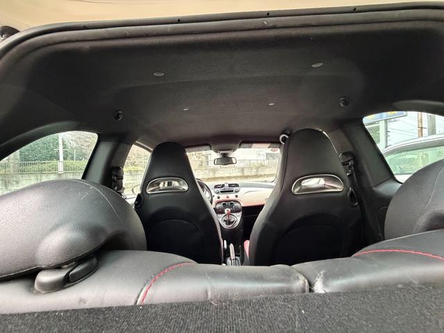 アバルト５００ ベースグレード　左ハンドル　アルミホイール　ＭＴ　ＡＢＳ　ＣＤ　エアコン　パワーステアリング　パワーウィンドウ　運転席エアバッグ　助手席エアバッグ（7枚目）