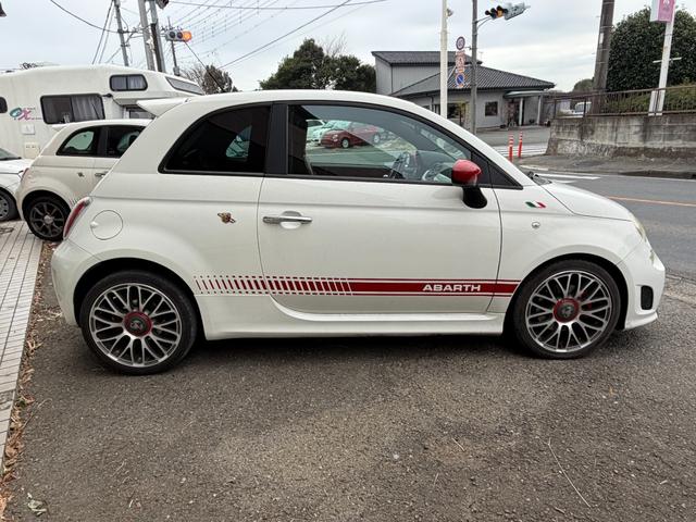 アバルト５００ ベースグレード　左ハンドル　アルミホイール　ＭＴ　ＡＢＳ　ＣＤ　エアコン　パワーステアリング　パワーウィンドウ　運転席エアバッグ　助手席エアバッグ（10枚目）