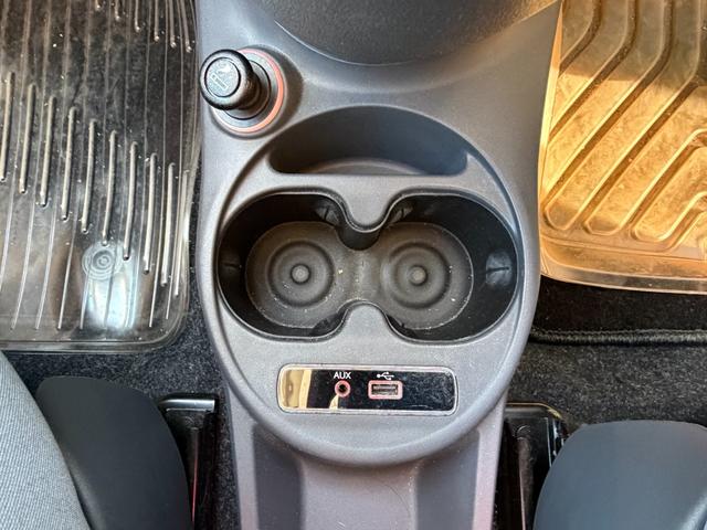 ５００ １．２　ポップ　ＥＴＣ　ナビ　アイドリングストップ　ＡＴ　盗難防止システム　ＡＢＳ　ＥＳＣ　ＵＳＢ　ミュージックプレイヤー接続可　エアコン　パワーステアリング　パワーウィンドウ　運転席エアバッグ（7枚目）