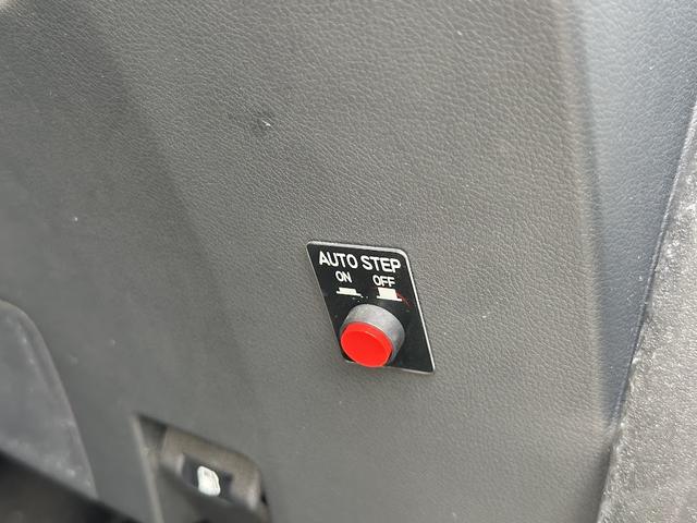 デリカD:5 G ナビパッケージ 両側パワスラ オートステップ 社外16インチアルミマッドタイヤ 後席フリップダウンモニター シートヒーター バックカメラ Bluetooth SDナビ フルセグ地デジ クルーズコントロール 7人乗り(70枚目)