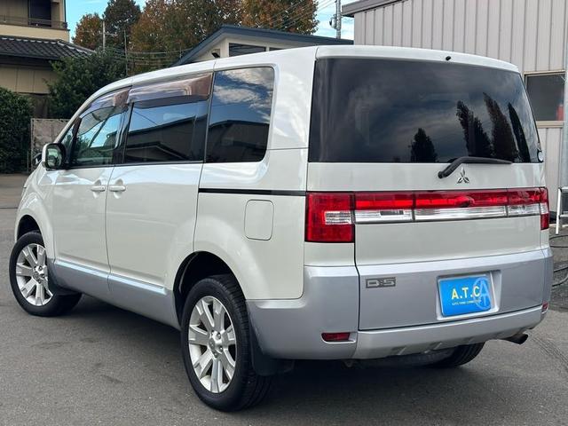 デリカD:5 G パワーパッケージ パワースライドドア 純正HDDナビゲーションシステム クルーズコントロール パドルシフト DVD再生可 バックサイドカメラ インテリジェントキー ETC フォグランプ 8人乗り タイミングチェーン(5枚目)