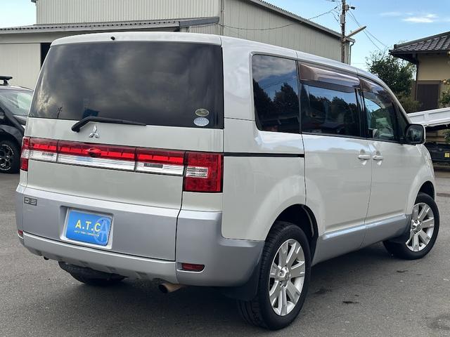 デリカD:5 G パワーパッケージ パワースライドドア 純正HDDナビゲーションシステム クルーズコントロール パドルシフト DVD再生可 バックサイドカメラ インテリジェントキー ETC フォグランプ 8人乗り タイミングチェーン(6枚目)