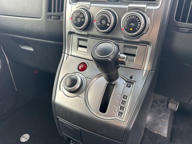 デリカD:5 G パワーパッケージ パワースライドドア 純正HDDナビゲーションシステム クルーズコントロール パドルシフト DVD再生可 バックサイドカメラ インテリジェントキー ETC フォグランプ 8人乗り タイミングチェーン(34枚目)