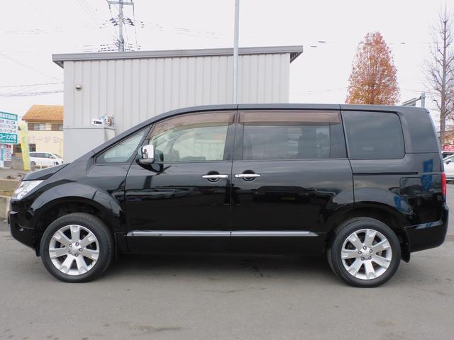 デリカＤ：５ Ｇ　プレミアム　ロックフォードサラウンド　両側パワースライドドア　リアパワーゲート　純正アルミホイール　クルーズコントロール　パドルシフト　シートヒーター　前席パワーシート　クルコン　パドルシフト　ＥＴＣ　スマート（3枚目）