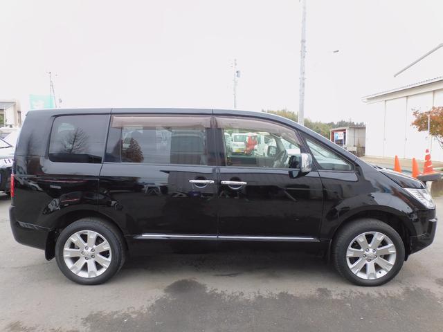 デリカＤ：５ Ｇ　プレミアム　ロックフォードサラウンド　両側パワースライドドア　リアパワーゲート　純正アルミホイール　クルーズコントロール　パドルシフト　シートヒーター　前席パワーシート　クルコン　パドルシフト　ＥＴＣ　スマート（4枚目）