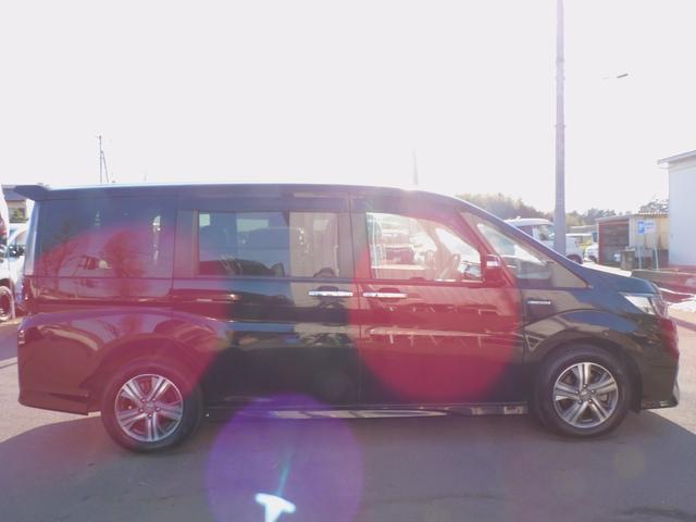 ステップワゴンスパーダ ｅ：ＨＥＶスパーダ　Ｇ・ＥＸ　ホンダセンシング　マルチビュー１０インチモニター　両側パワスラ　クルコン　ＥＴＣ　ＵＳＢ　衝突軽減　シートヒーター　ＤＶＤ再生　フルセグ地デジ　バックカメラ　インテリキー　ＥＴＣ　Ｂｌｕｅｔｏｏｔｈ　ハーフレザー（4枚目）