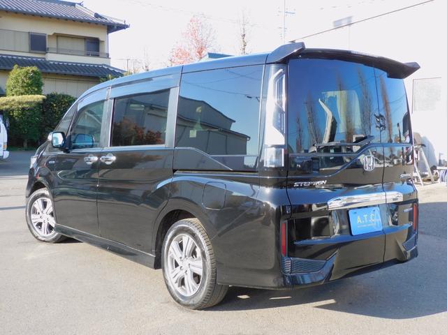ステップワゴンスパーダ ｅ：ＨＥＶスパーダ　Ｇ・ＥＸ　ホンダセンシング　マルチビュー１０インチモニター　両側パワスラ　クルコン　ＥＴＣ　ＵＳＢ　衝突軽減　シートヒーター　ＤＶＤ再生　フルセグ地デジ　バックカメラ　インテリキー　ＥＴＣ　Ｂｌｕｅｔｏｏｔｈ　ハーフレザー（5枚目）