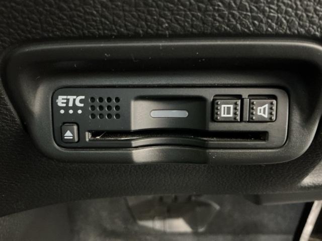ヴェゼル ハイブリッドＺ・ホンダセンシング　ホンダ認定中古車　純正ナビ　ＬＥＤライト　レーダーサポート　Ｗエアコン　１オーナ－　ＤＶＤ再生機能　整備記録簿　横滑り防止システム　バックアイカメラ　盗難防止装置　フルセ　シートヒーター付　ナビ＆ＴＶ（8枚目）