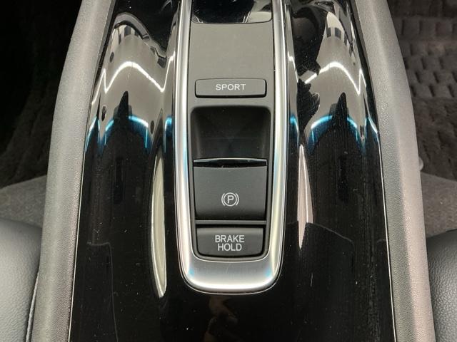 ヴェゼル ハイブリッドＺ・ホンダセンシング　ホンダ認定中古車　純正ナビ　ＬＥＤライト　レーダーサポート　Ｗエアコン　１オーナ－　ＤＶＤ再生機能　整備記録簿　横滑り防止システム　バックアイカメラ　盗難防止装置　フルセ　シートヒーター付　ナビ＆ＴＶ（9枚目）