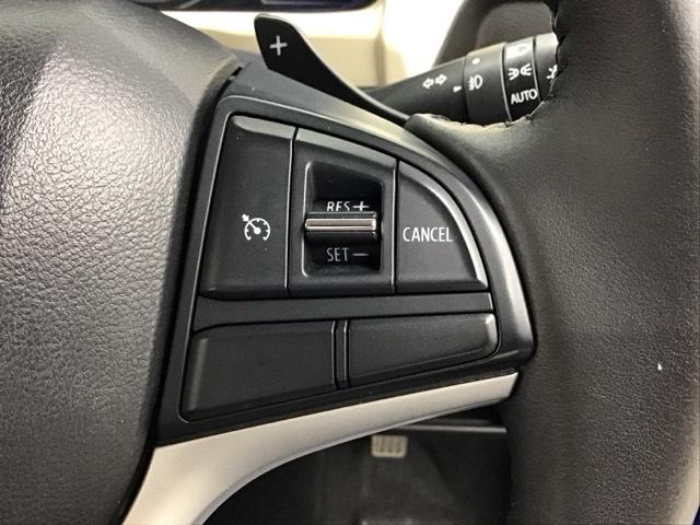 アクセルから足を離しても設定したスピードを保ち走行し、高速道路での疲労軽減に役立つクルーズコントロール付きです!