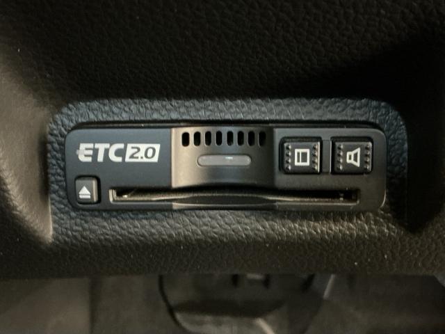 ヴェゼル ｅ：ＨＥＶＺ　ホンダ認定中古車　純正ドラレコ前後　衝突回避支援ブレーキ機能　１オナ　スマキ　Ｐトランク　フルオートエアコン　Ｄレコ　エアバッグ　両席エアバック　Ｒカメ　記録簿付　パワーウィンドウ　ＬＥＤランプ（9枚目）