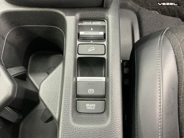 ヴェゼル ｅ：ＨＥＶＺ　ホンダ認定中古車　純正ドラレコ前後　衝突回避支援ブレーキ機能　１オナ　スマキ　Ｐトランク　フルオートエアコン　Ｄレコ　エアバッグ　両席エアバック　Ｒカメ　記録簿付　パワーウィンドウ　ＬＥＤランプ（10枚目）
