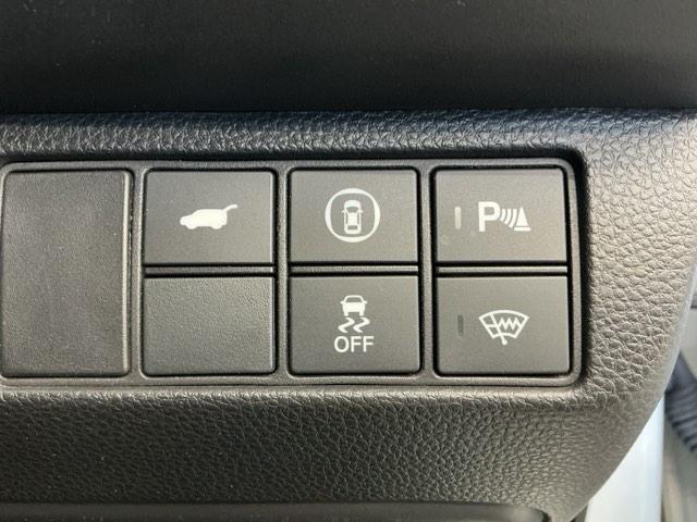 ヴェゼル ｅ：ＨＥＶＺ　ホンダ認定中古車　純正ドラレコ前後　衝突回避支援ブレーキ機能　１オナ　スマキ　Ｐトランク　フルオートエアコン　Ｄレコ　エアバッグ　両席エアバック　Ｒカメ　記録簿付　パワーウィンドウ　ＬＥＤランプ（11枚目）