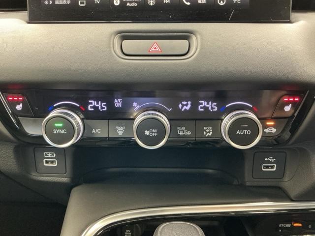 ヴェゼル ｅ：ＨＥＶＺ　ホンダ認定中古車　純正ドラレコ前後　衝突回避支援ブレーキ機能　１オナ　スマキ　Ｐトランク　フルオートエアコン　Ｄレコ　エアバッグ　両席エアバック　Ｒカメ　記録簿付　パワーウィンドウ　ＬＥＤランプ（12枚目）