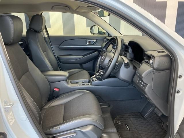 ヴェゼル ｅ：ＨＥＶＺ　ホンダ認定中古車　純正ドラレコ前後　衝突回避支援ブレーキ機能　１オナ　スマキ　Ｐトランク　フルオートエアコン　Ｄレコ　エアバッグ　両席エアバック　Ｒカメ　記録簿付　パワーウィンドウ　ＬＥＤランプ（17枚目）