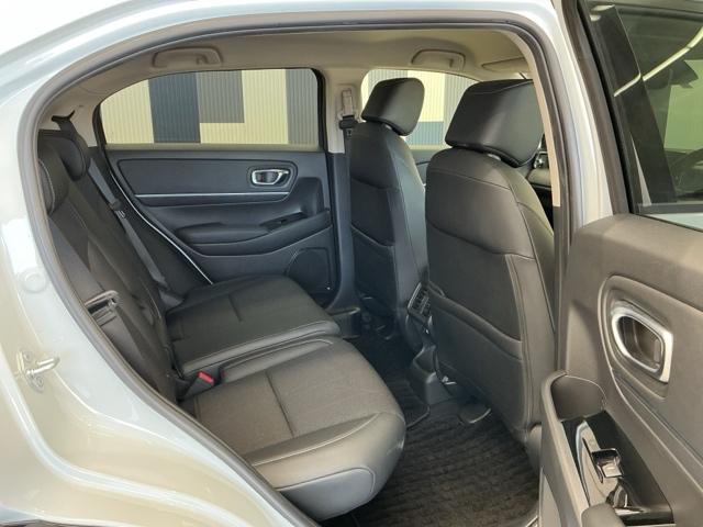 ヴェゼル ｅ：ＨＥＶＺ　ホンダ認定中古車　純正ドラレコ前後　衝突回避支援ブレーキ機能　１オナ　スマキ　Ｐトランク　フルオートエアコン　Ｄレコ　エアバッグ　両席エアバック　Ｒカメ　記録簿付　パワーウィンドウ　ＬＥＤランプ（18枚目）