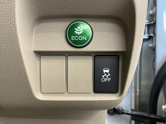 Ｎ－ＯＮＥ Ｇ・Ｌパッケージ　ホンダ認定中古車　バックカメラ　ＨＩＤ　１オーナー　ｉストップ　盗難防止　フルオートエアコン　パワーウィンドウ　助手席エアバック　ＵＳＢ　ＥＳＣ　運転席エアバッグ　パワーステアリング　ＡＢＳ　スマキ（8枚目）