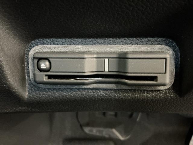 ヴェゼル ｅ：ＨＥＶＺ　ホンダ認定中古車　純正ナビ　ＬＥＤライト　衝突回避支援ブレーキ機能　１オナ　スマキ　フルオートエアコン　エアバッグ　両席エアバック　Ｒカメ　記録簿付　パワーウィンドウ　ＬＥＤランプ　ソナー　クルーズＣ（8枚目）