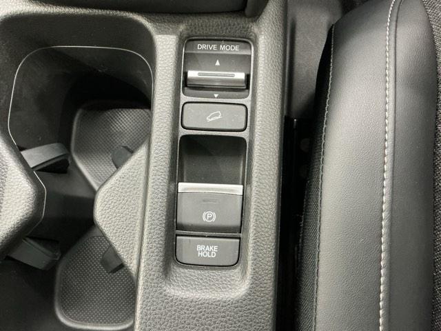 ヴェゼル ｅ：ＨＥＶＺ　ホンダ認定中古車　純正ナビ　ＬＥＤライト　衝突回避支援ブレーキ機能　１オナ　スマキ　フルオートエアコン　エアバッグ　両席エアバック　Ｒカメ　記録簿付　パワーウィンドウ　ＬＥＤランプ　ソナー　クルーズＣ（9枚目）